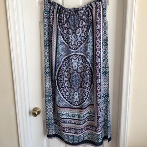 Long skirt with slits